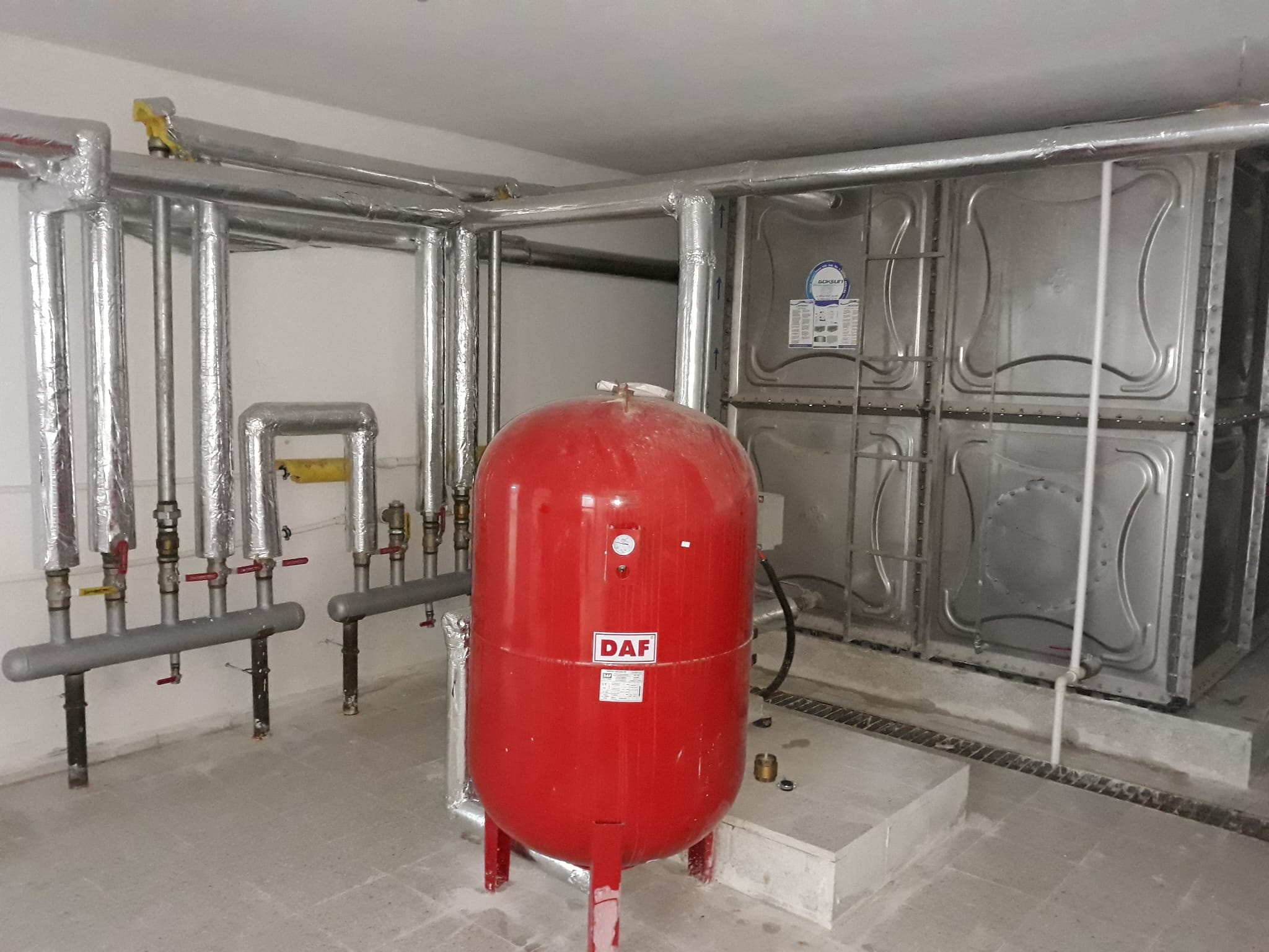 Paslanmaz su deposu ve hidrofor kurulum ve mortaj Paslanmaz su deposu ve hidrofor kurulum ve mortaj